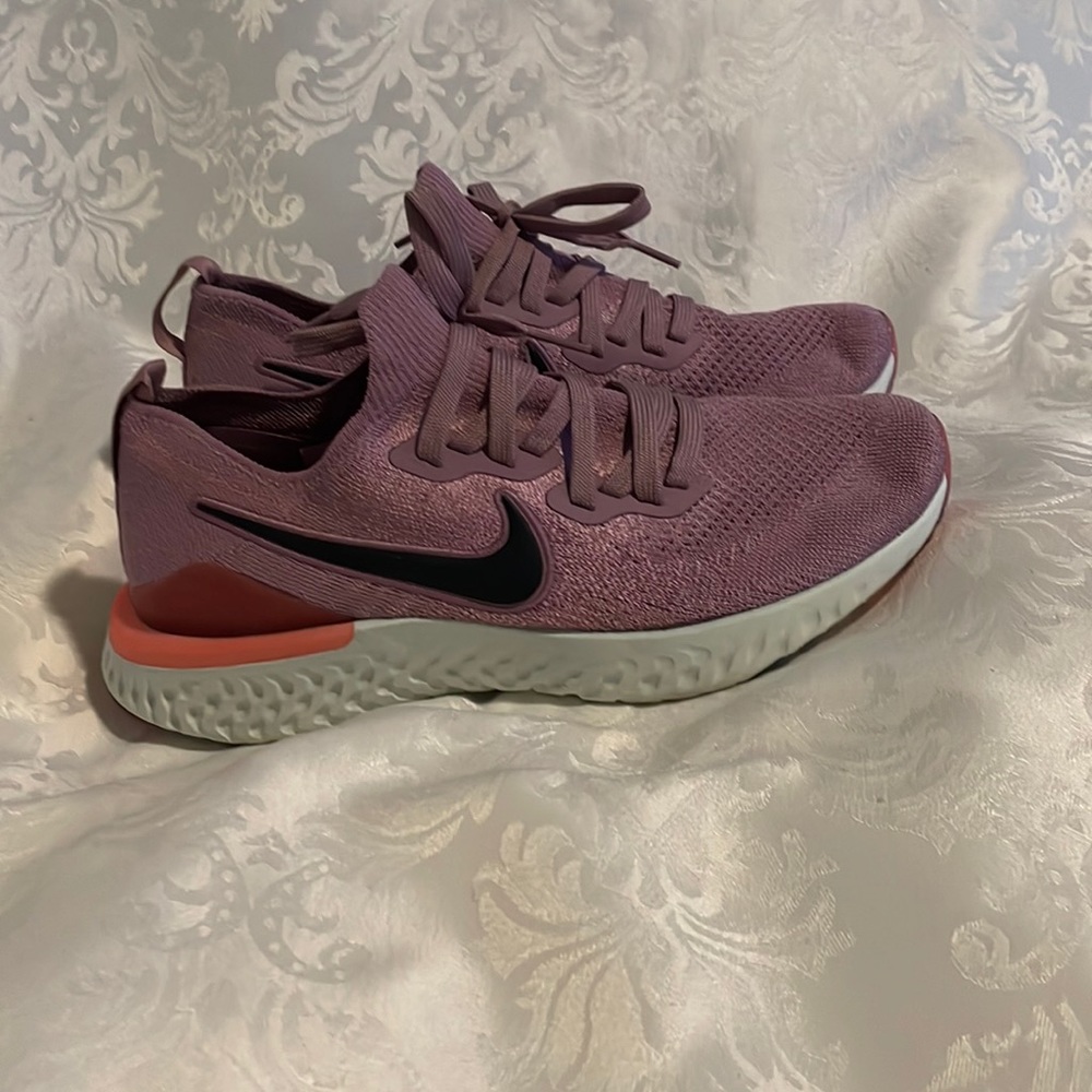 Size 8 Nike Epic React